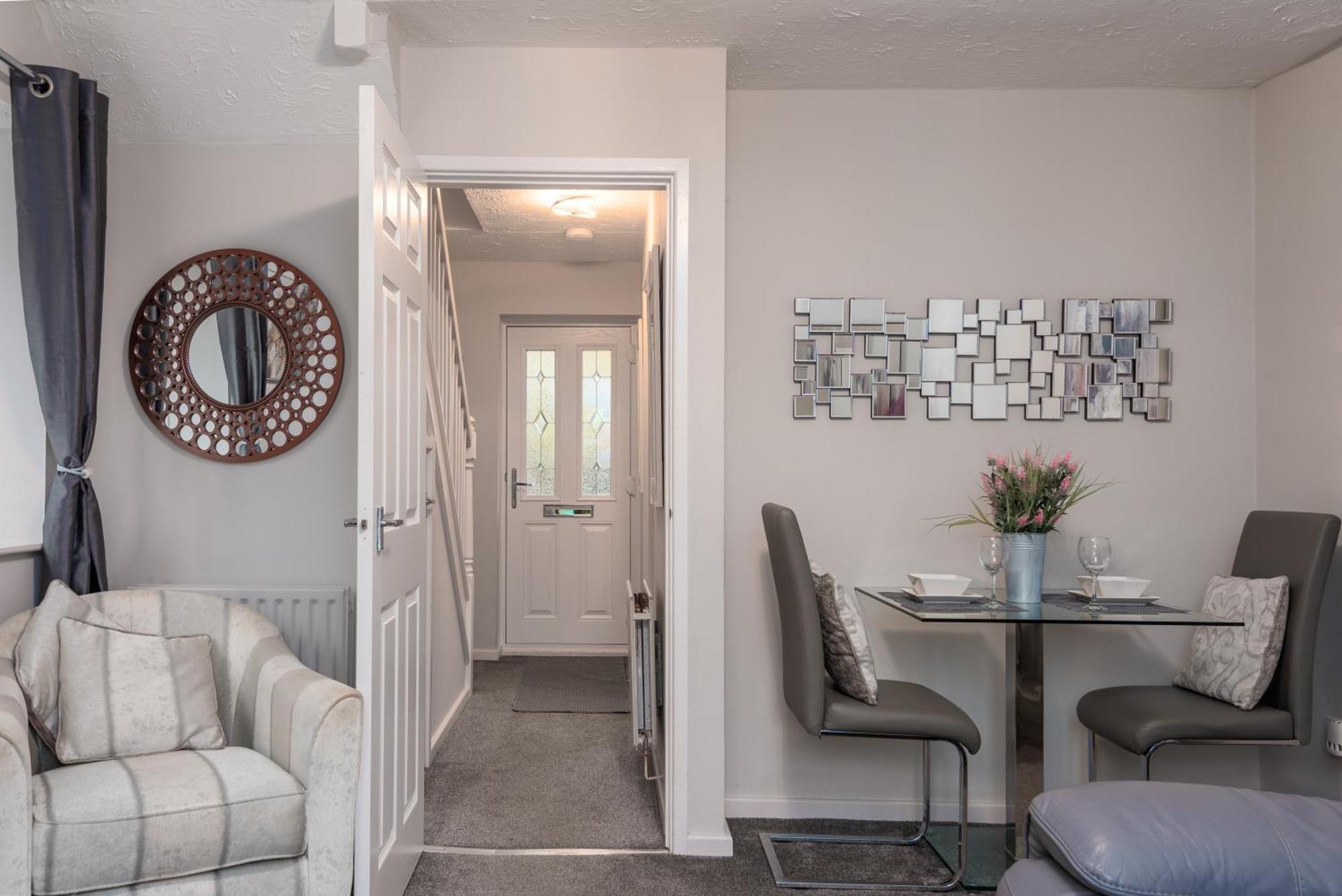 Worcester Fabulous Cherry Tree Mews Self Check In Dogs Welcome By Prior Arrangement , 2 Double Bedrooms ,Super Fast Wi-Fi, With Free Off Road Parking For 2 Vehicles Near Royal Hospital And Woodland Walks Kültér fotó