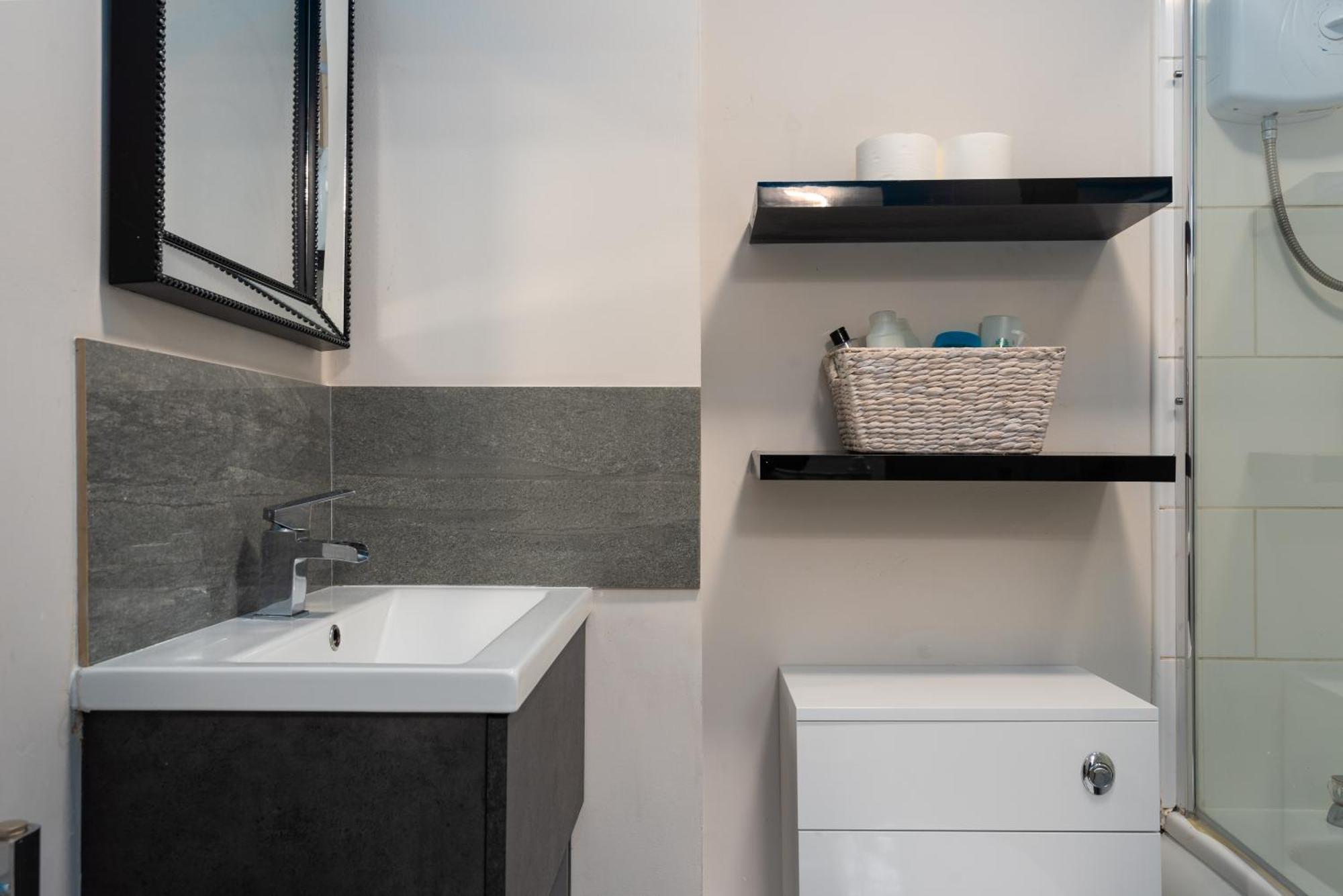 Worcester Fabulous Cherry Tree Mews Self Check In Dogs Welcome By Prior Arrangement , 2 Double Bedrooms ,Super Fast Wi-Fi, With Free Off Road Parking For 2 Vehicles Near Royal Hospital And Woodland Walks Kültér fotó